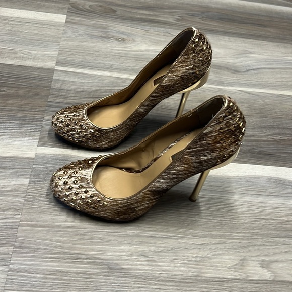 BCBGMaxazria gold high heals size 8.5 - Picture 9 of 12
